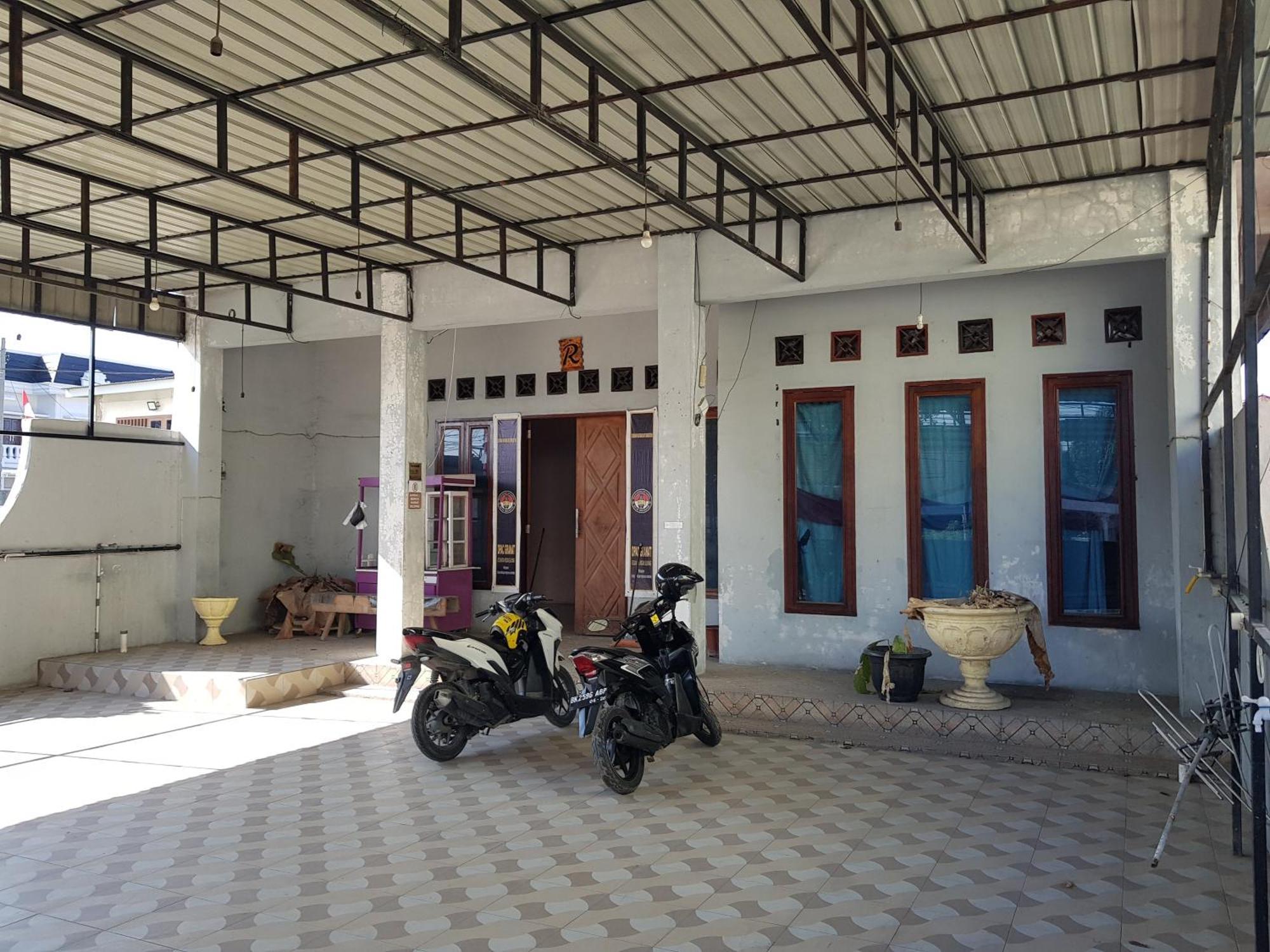 Hotel Oyo 93162 Cempaka Syariah Medan Esterno foto